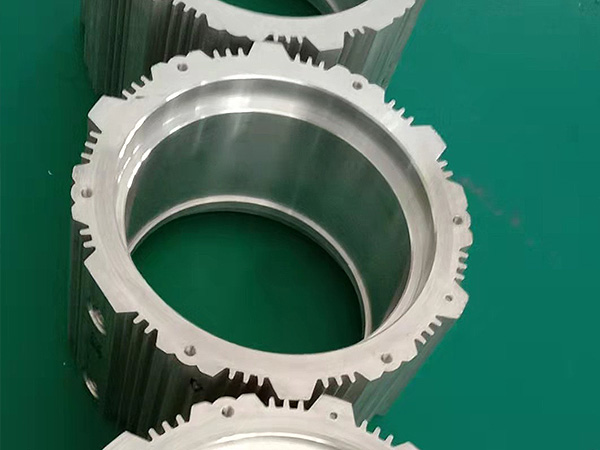 鋁型材加工中心各種機(jī)加工工藝精度能到達(dá)多少?-科鼎數(shù)控 鋁型材加工中心各種機(jī)加工工藝精度能到達(dá)多少?-科鼎數(shù)控